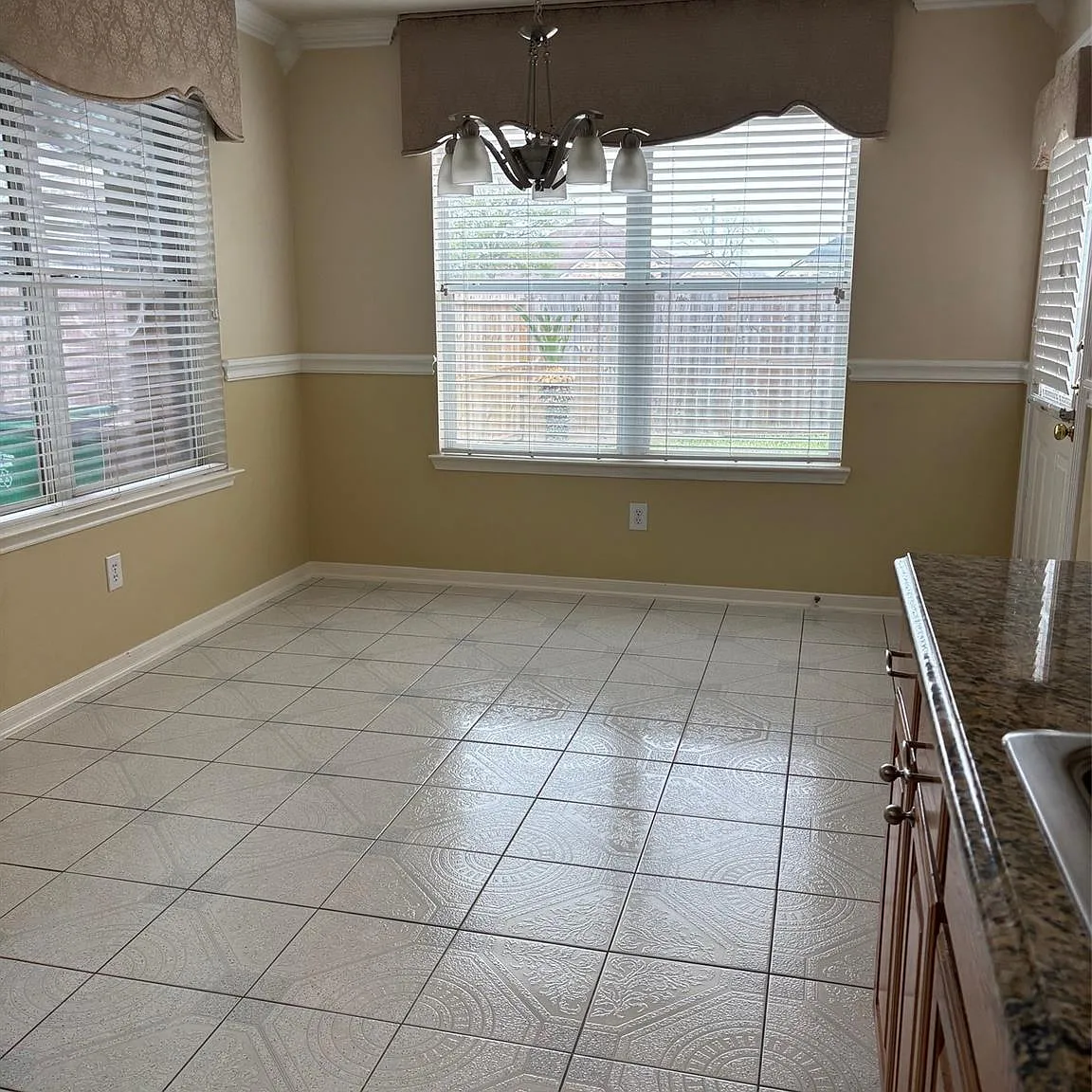 3 bed, 2.0 bath, 2037 sqft, $2,200 — Photo 4