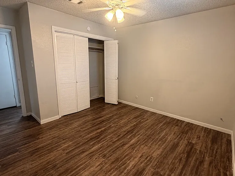2106 Avenue K #4 — Photo 11