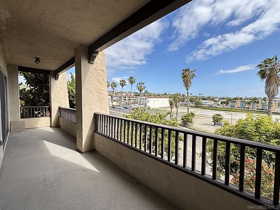 3rd image of 2520 Clairemont Dr Unit 213