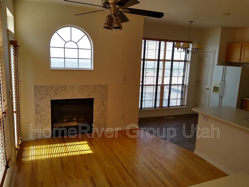 4 bed, 2.0 bath, 2264 sqft, $2,550 — Photo 4