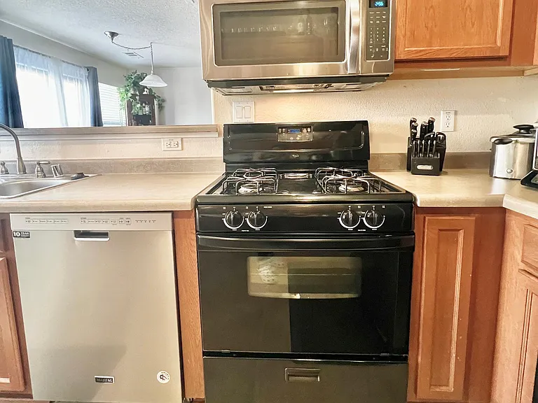 10919 Fort Point Ln NE — Photo 17