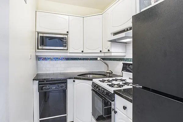 Sold by Engel and Völkers Brownstone Brooklyn | media 5