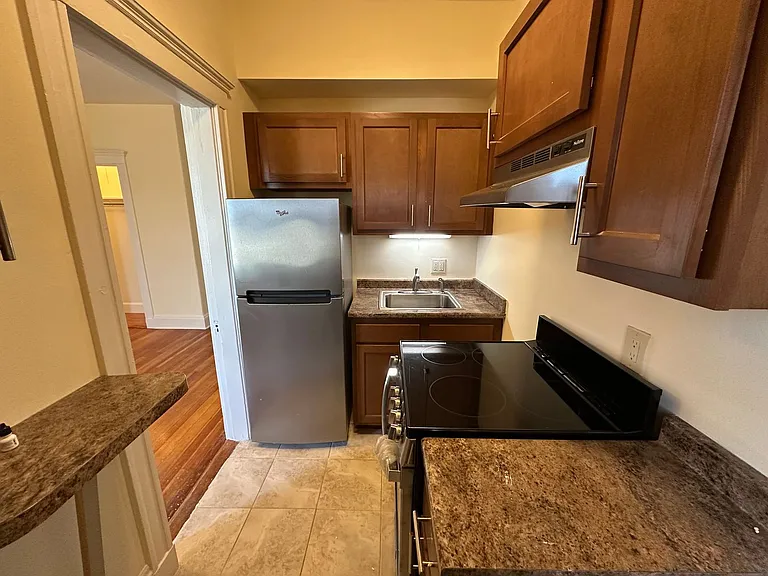 181-183 Winthrop Rd #181-8 — Photo 2