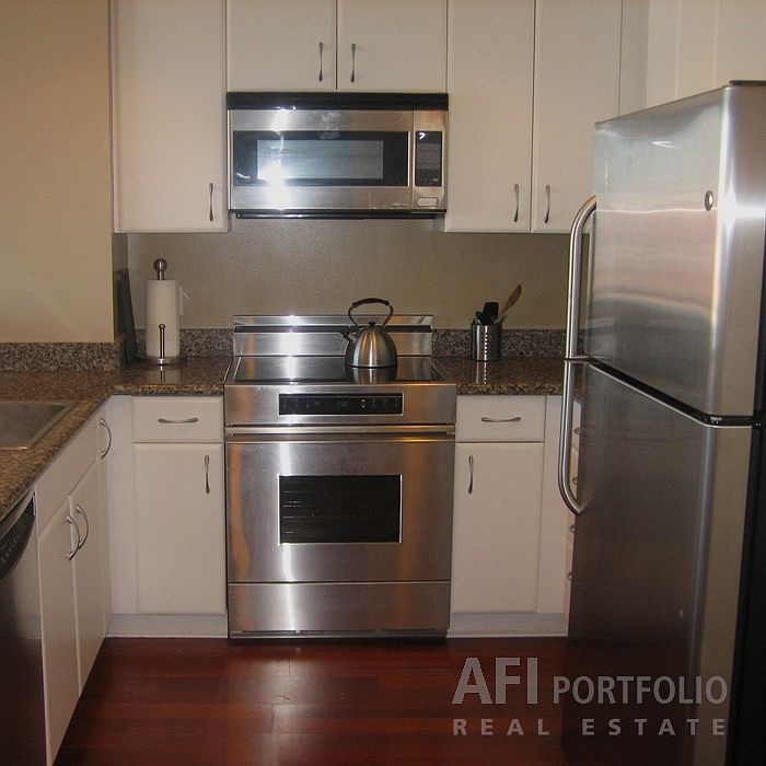 1st image of 250 King St Unit 716