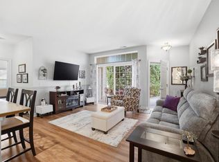 2287 W Vista Bella Dr, Oak Creek, WI 53154