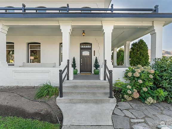 2nd image of 304 E Wapato Ave