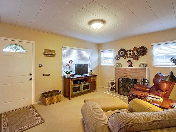 4th image of 4510-12 Hawley Blvd