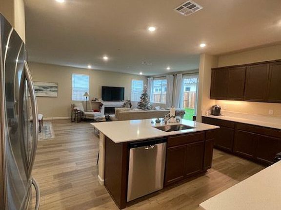 4th image of 921 Rushden Ln