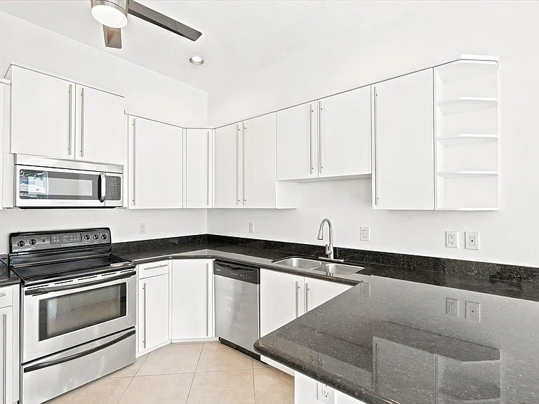 1224 NE 18th Ave #1 — Photo 11