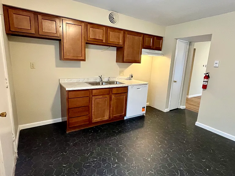 206 W Canedy St #1 — Photo 5