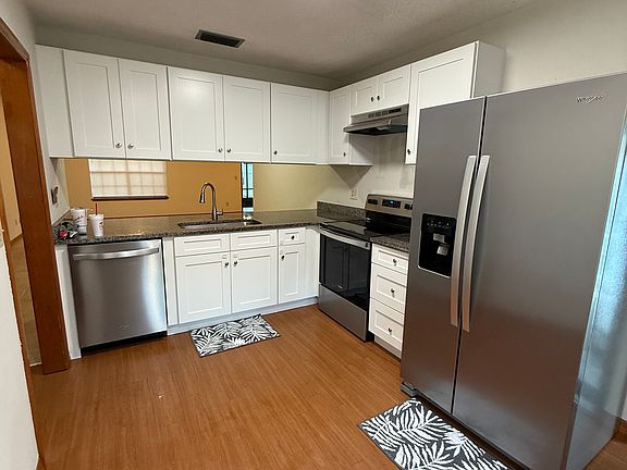 3rd image of 1085 Oak Forest Cir
