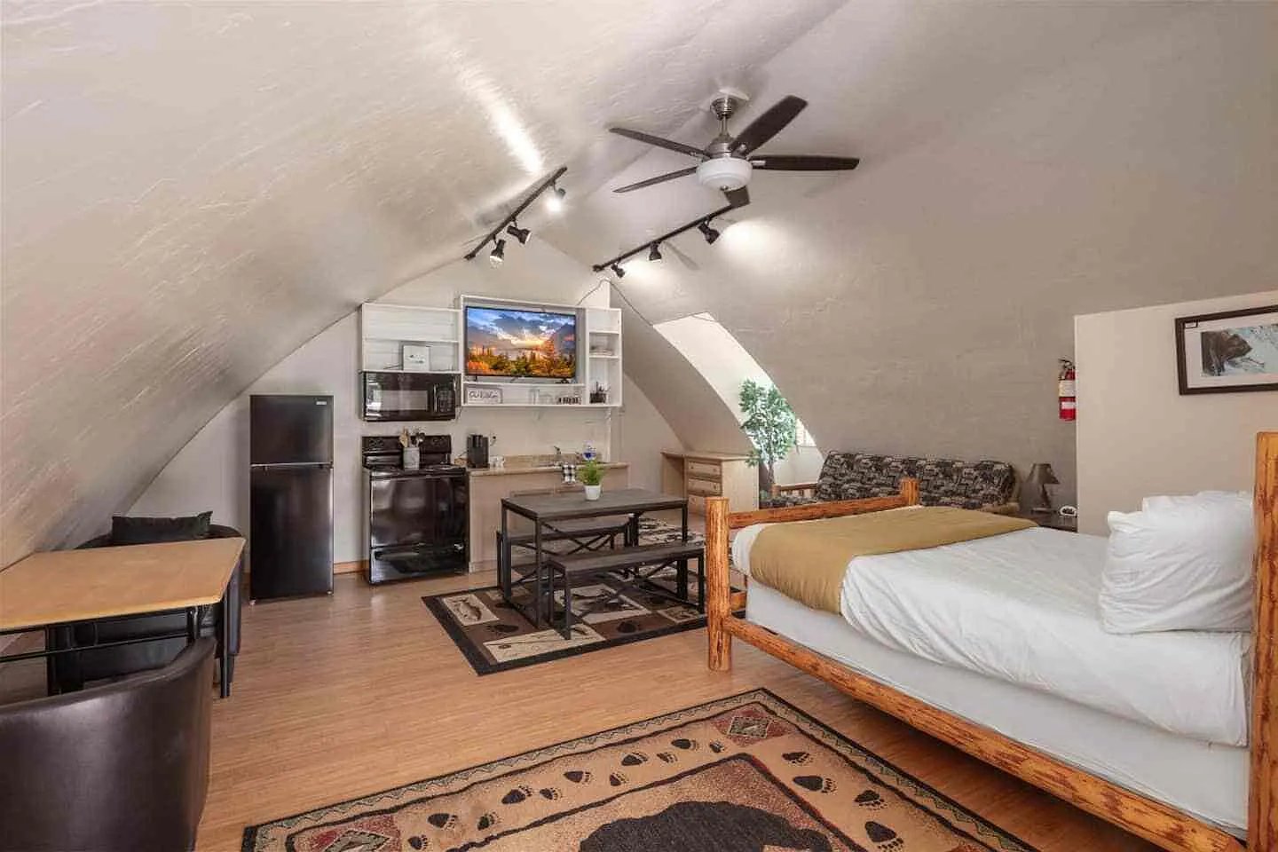 1 bed, 300 sqft, $1,250 — Photo 2