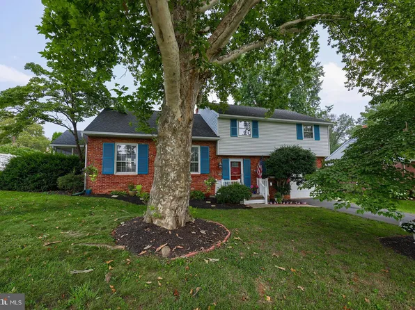 1403 Carlton Dr, Lancaster, PA 17601