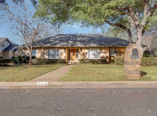 2213 Melissa Dr, Palestine, TX 75803