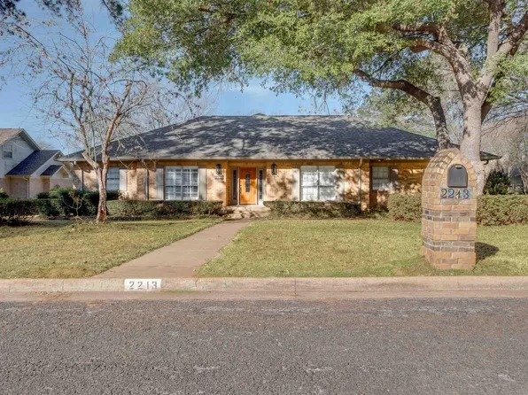 2213 Melissa Dr, Palestine, TX 75803