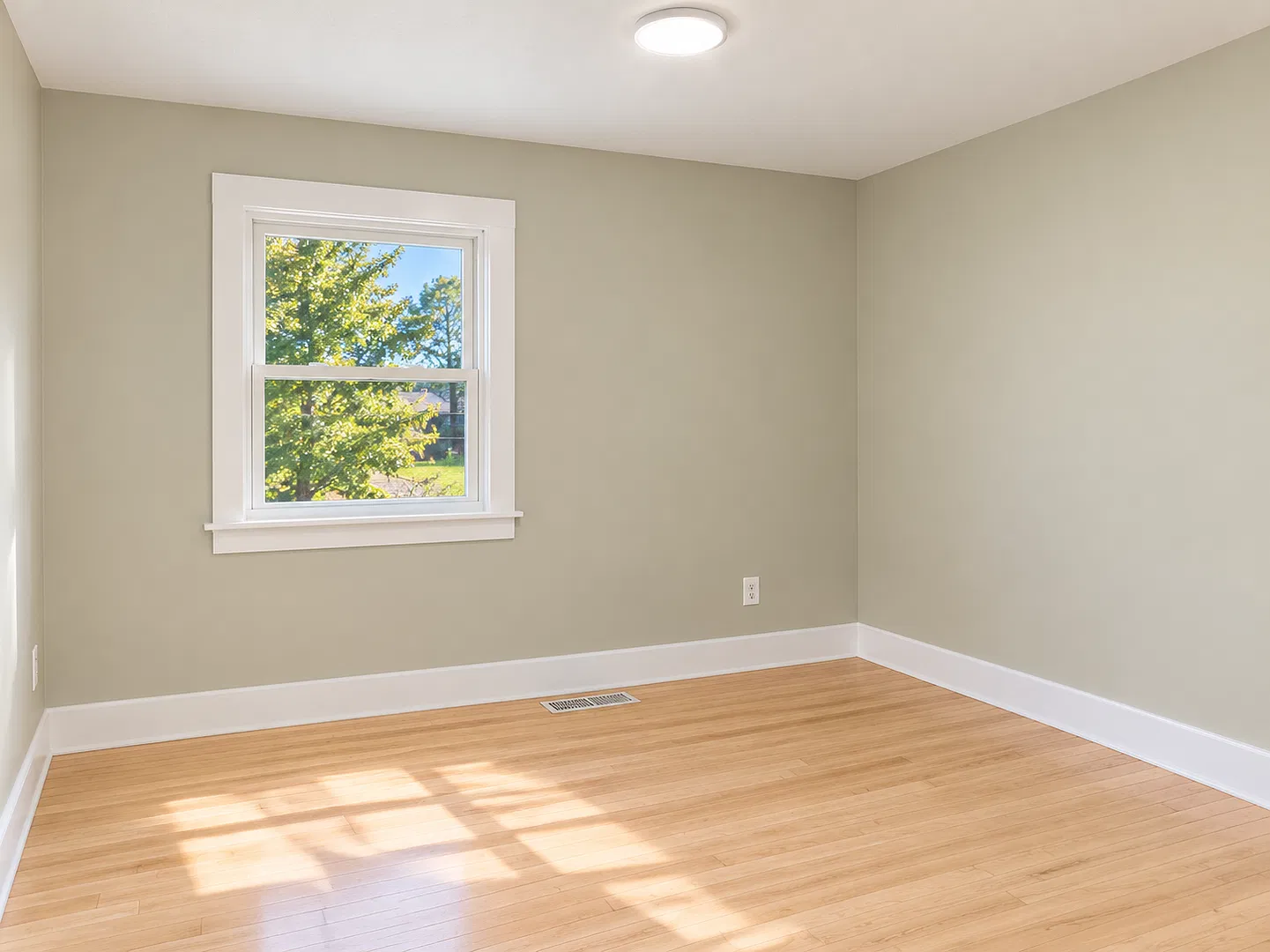 Available Now - Great location for this 2 bedroom — Photo 3