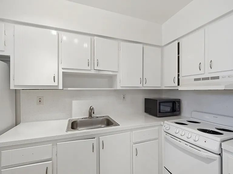 7211 Venetian St — Photo 19
