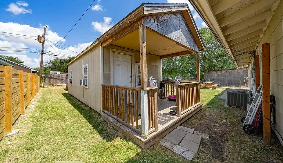 4 bed, 2.5 bath, 1090 sqft, $1,625 — Photo 4