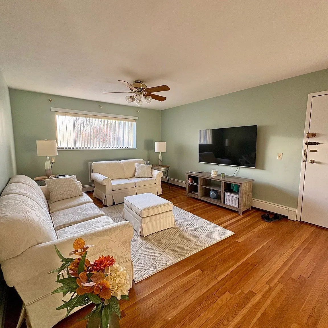 8 Riverside St — Photo 1