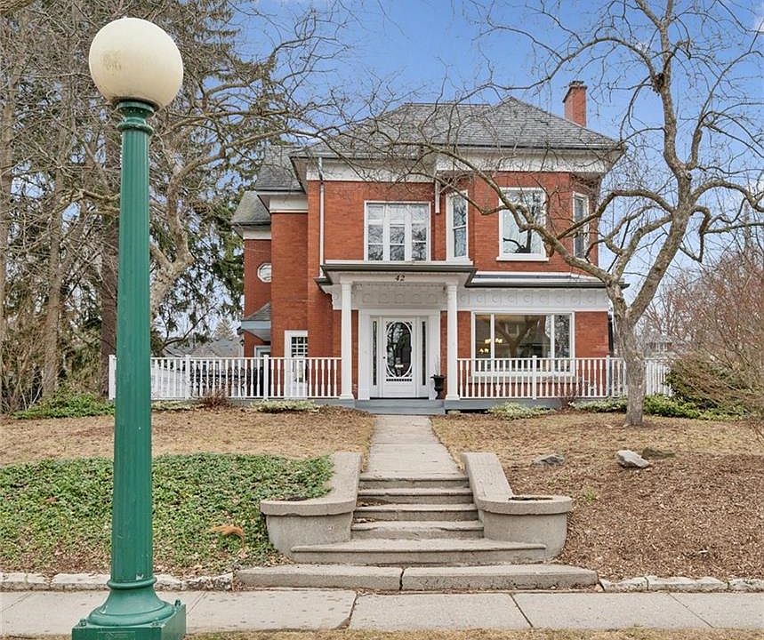 1st image of 42 Lansdowne Rd N