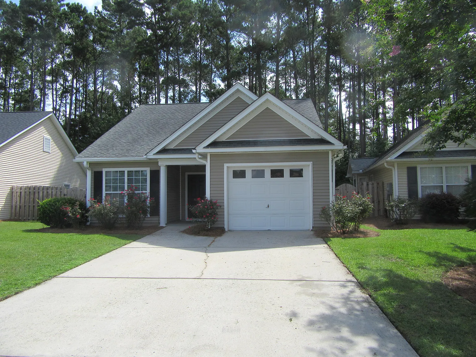 3 bed, 3.0 bath, 1650 sqft, $2,350 — Photo 2