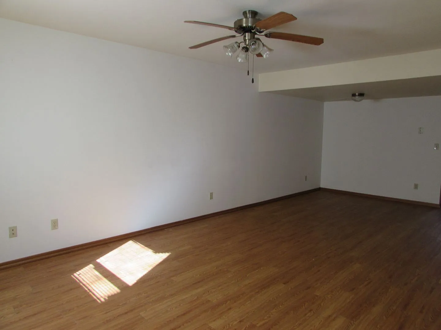 7023-MF4-E3 — Photo 2