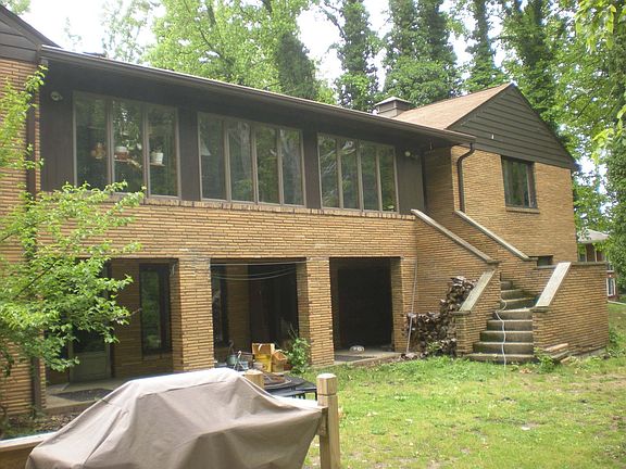 3rd image of 302 North Dr