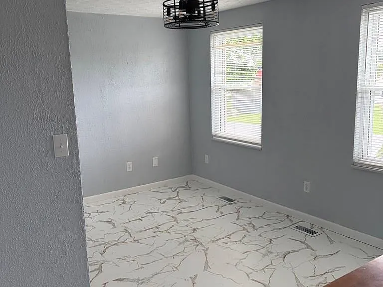 219 Marietta Dr — Photo 5