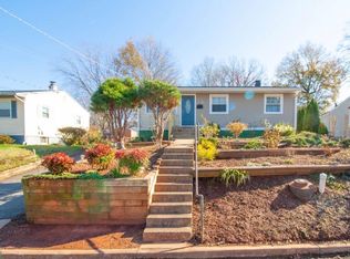 110 Alpine St, Manassas Park, VA 20111