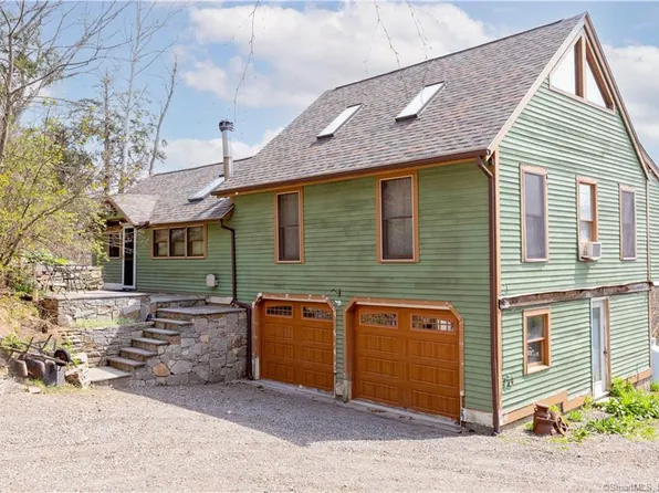 138 Flood Bridge Rd, Southbury, CT 06488