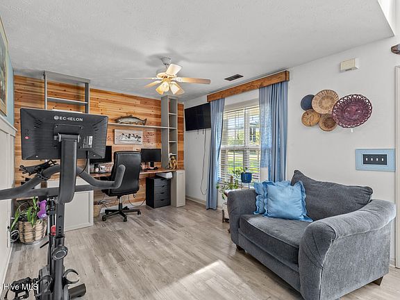 5th image of 207 Rutherford Way