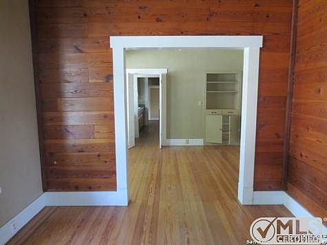3rd image of 206 W Hosack St