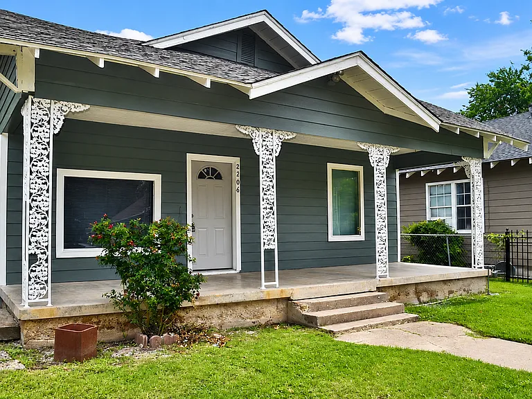2206 Chestnut Ave — Photo 1