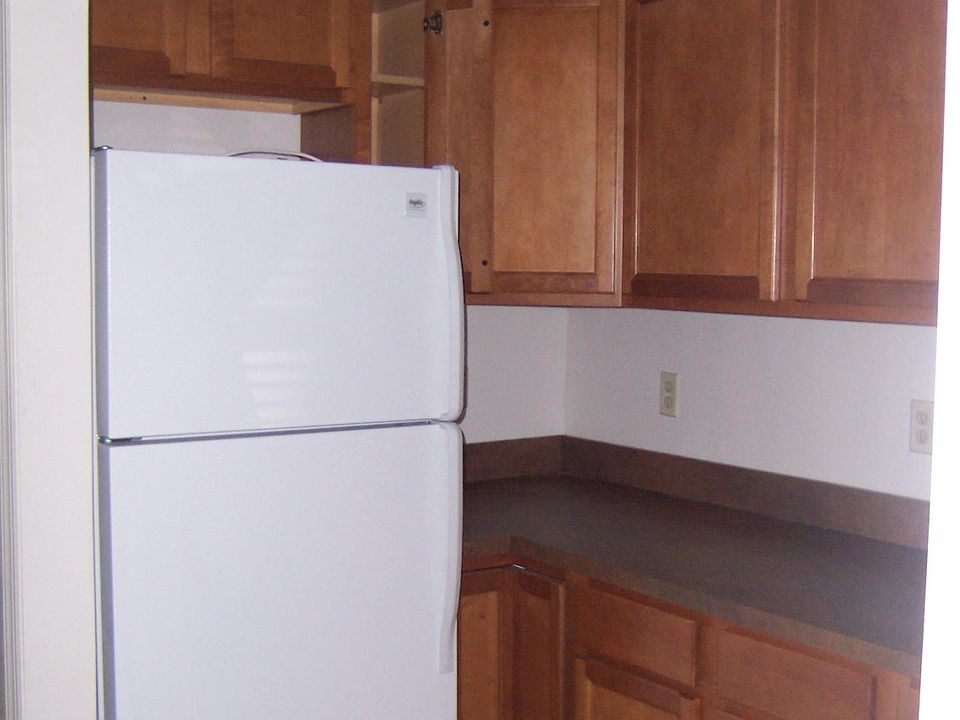 2nd image of 1613 Popland St #1