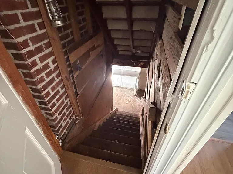 203 W Elm St — Photo 11
