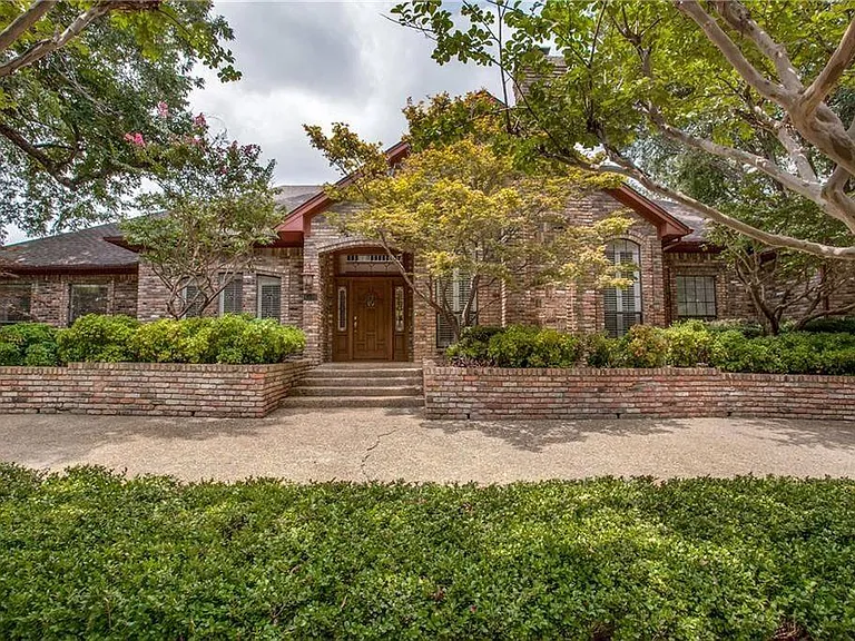 6407 Clubhouse Cir — Photo 1