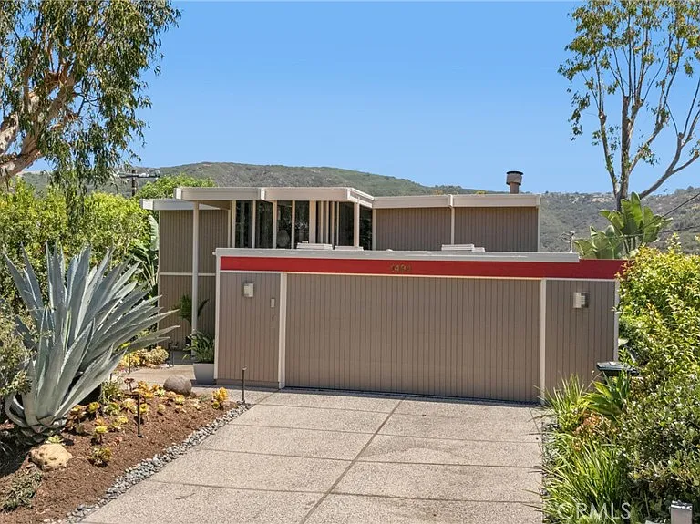 1494 Bluebird Canyon Dr — Photo 4