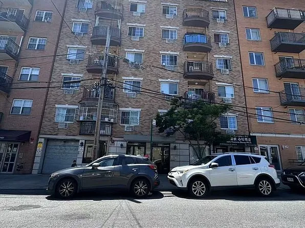 4318 Robinson St APT 7D, Flushing, NY 11355