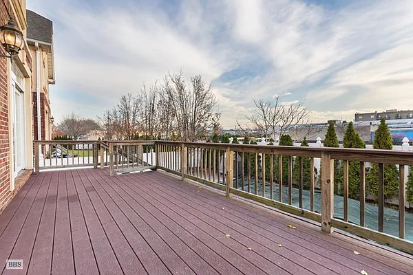Sold by Brown Harris Stevens | media 29