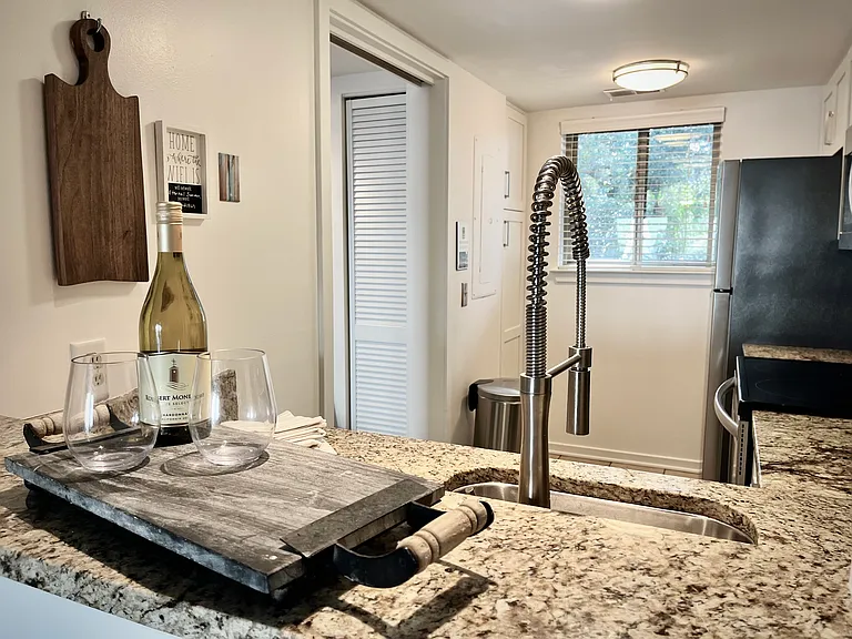 1 Tanglewood Dr #505 — Photo 9
