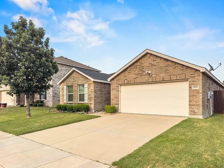 1809 Christopher Creek Dr — Photo 24