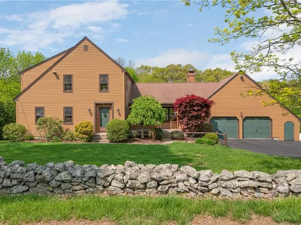 21 Valley Stream Dr, Cumberland, RI 02864