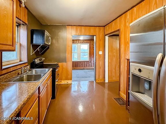5th image of 1016 Jefferson St