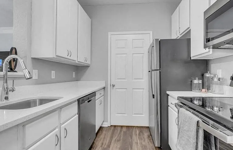 Marina Pointe — Photo 1