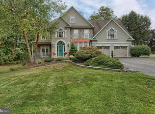 2205 E Coventry Ln, Enola, PA 17025