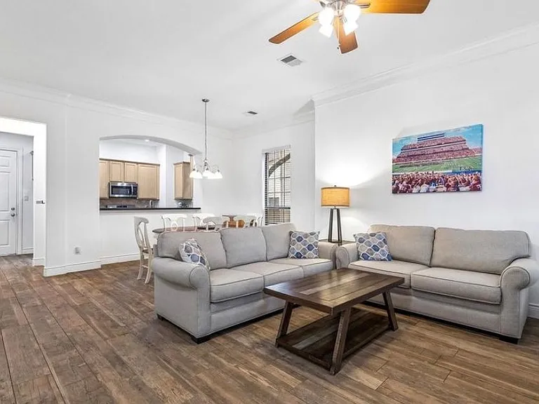 9044 Lakes At 610 Dr — Photo 3