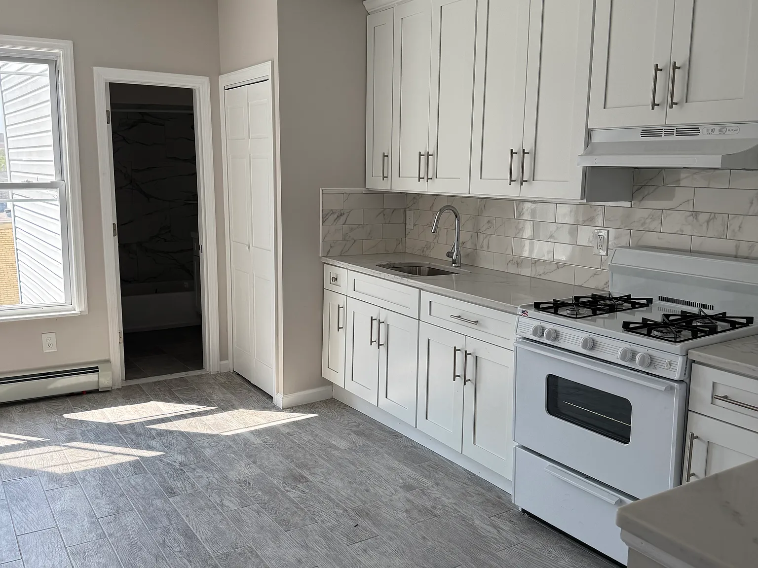 2 bed, 800 sqft, $2,495 — Photo 2
