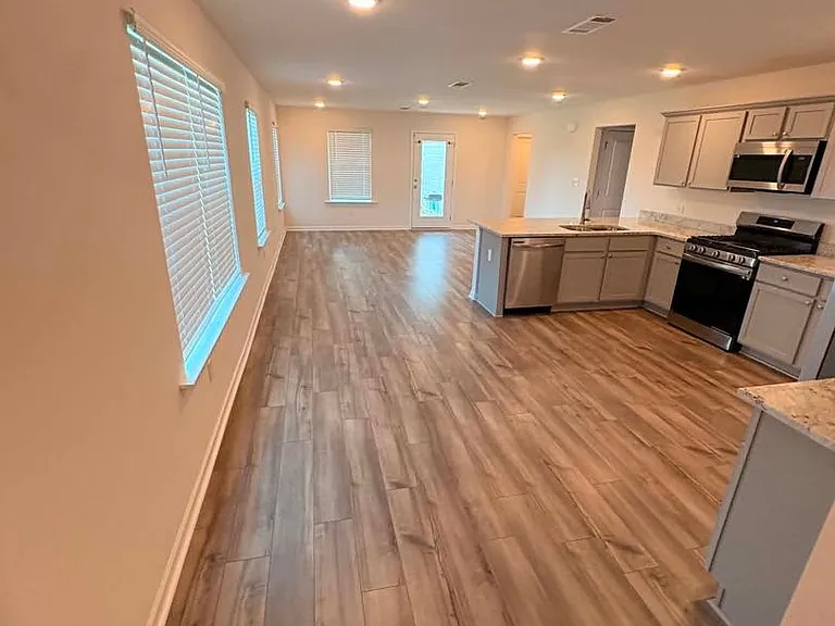 305 Lantana Ct — Photo 5