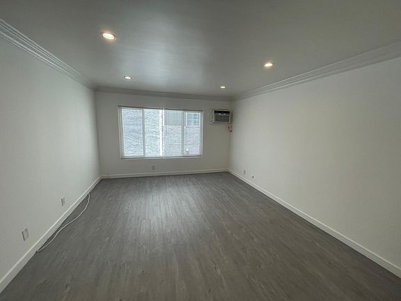 4th image of 2343 Fox Hills Dr APT 202