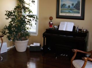 100 Canterbury Trl, Romeoville, IL 60446